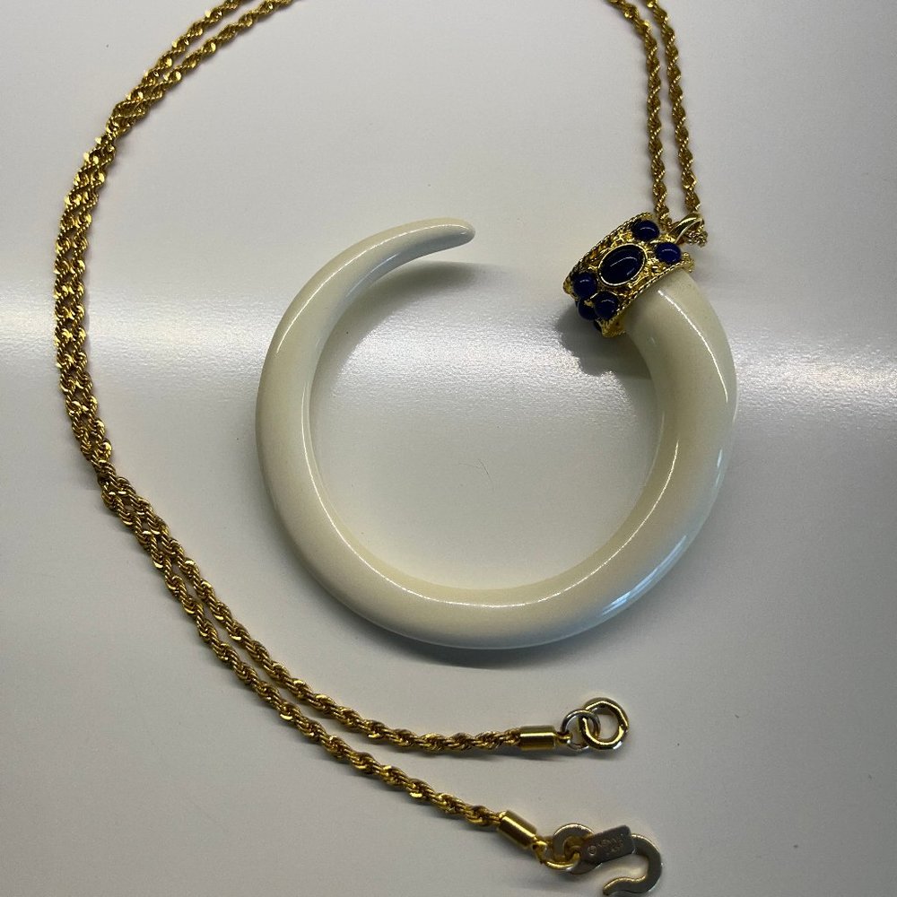 Kenneth Jay Lane Long Gold Plated Rope Chain and Faux Ivory horn pendant Necklac - Picture 2 of 11